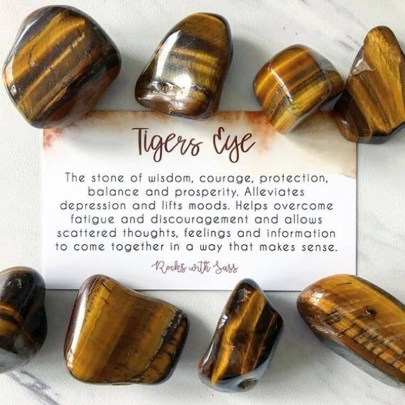 Tiger eye studded earrings - Picture 2 of 2